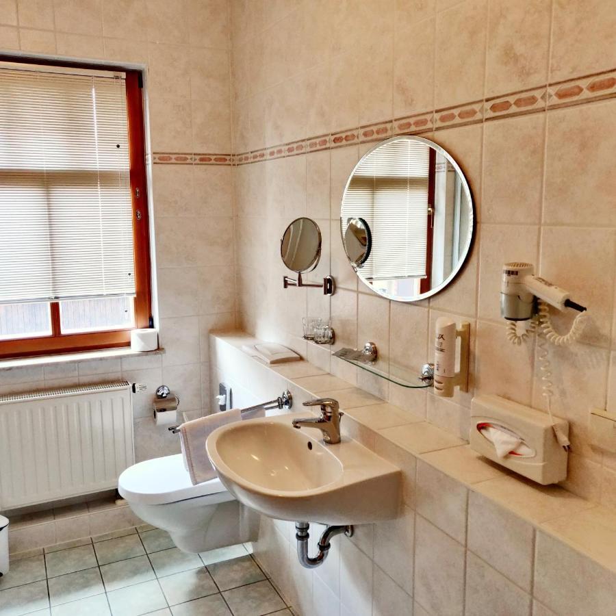 Hotel Neue Hoehe Klingenberg Kültér fotó